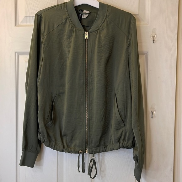 H&M Tops - H&M 110%POLYESTER LONG SLEEVE SIZE 12 OLIVE GREEN